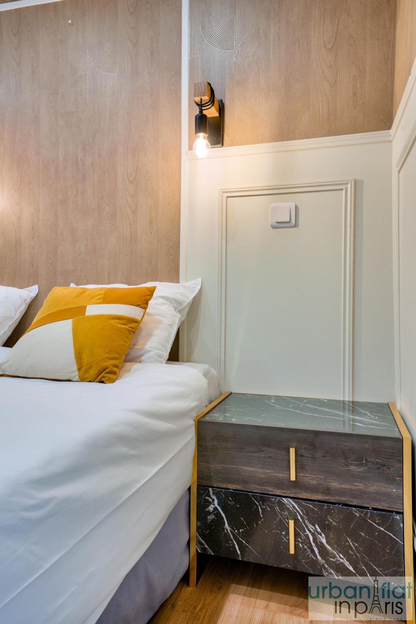 Appartement 13 Luxury Flat Eiffel Design 2 *