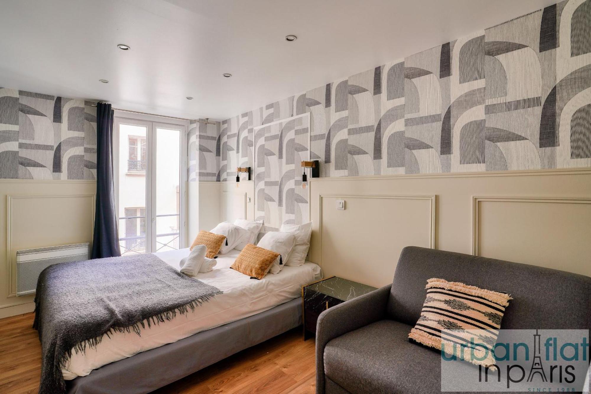 13 Luxury Flat Eiffel Design 2 * Parijs